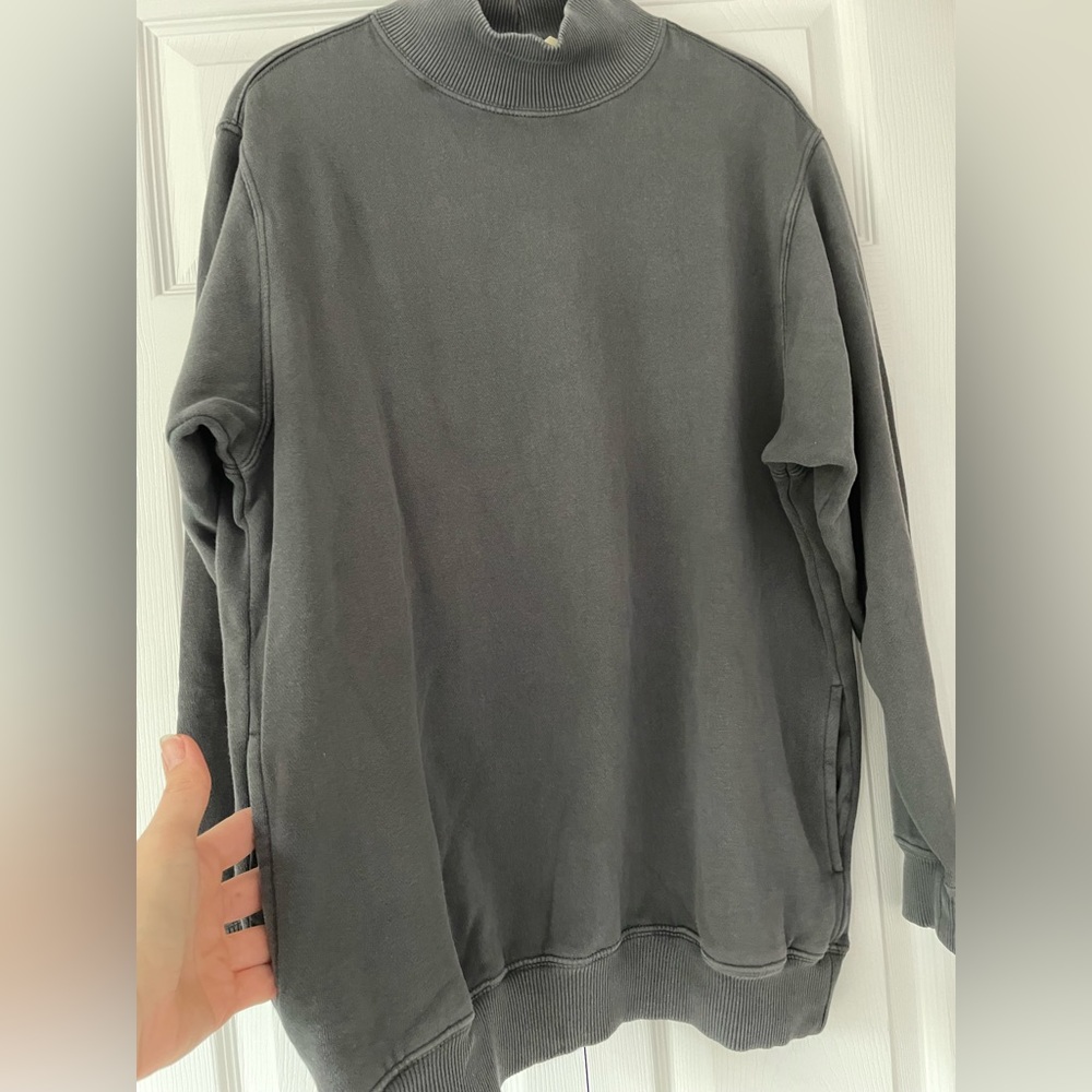 Aerie dark grey sweatshirt with pockets